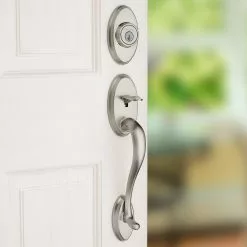 Shelburne Tustin Door Kwikset Smartkey Handleset Nickel Satin Keyed Entry Signature Deadbolt Single-Cylinder -Schlage Trade 10292363 scaled